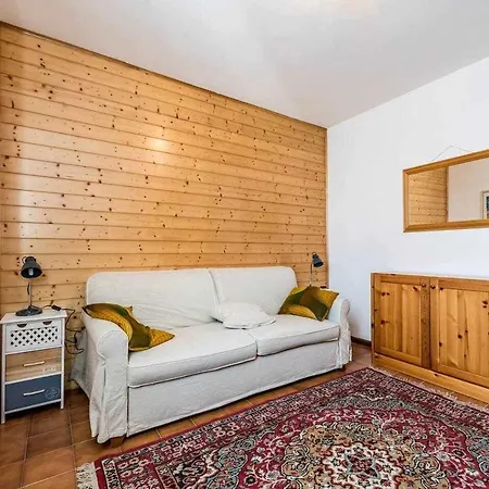 Casa Delle Ortensie Calceranica Al Ospitar Apartment Calceranica al Lago