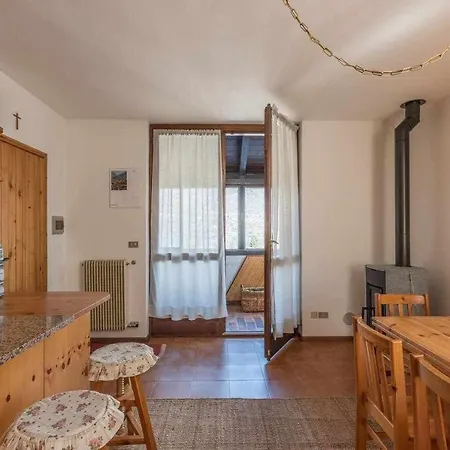 Casa Delle Ortensie Calceranica Al Ospitar Apartment